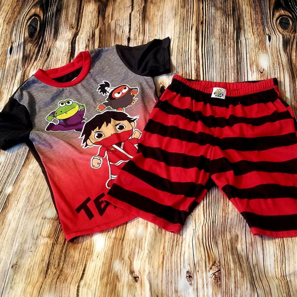 Ryan's Toy Review Ninja Pajamas!!